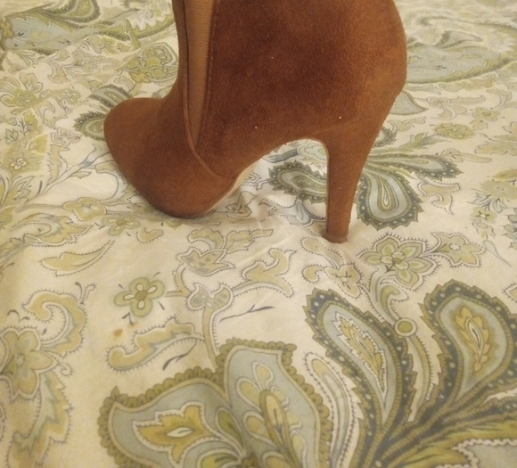 Bella Marie Chic Brown Ankle Booties Gently Used Size 7 - Picture 12 of 12
